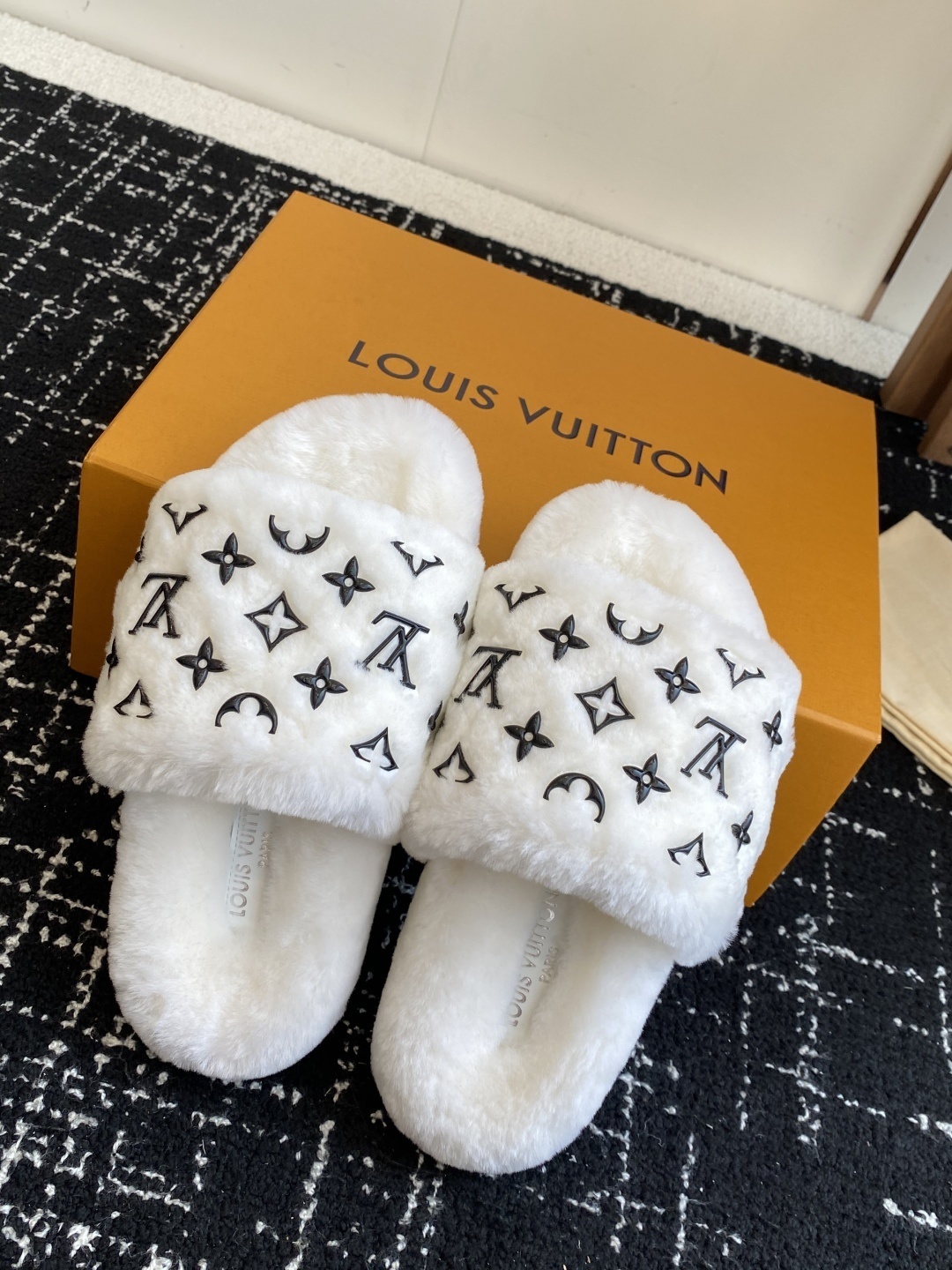 Louis Vuitton White Shearling Monogram Flat Mules - Luxury Slides