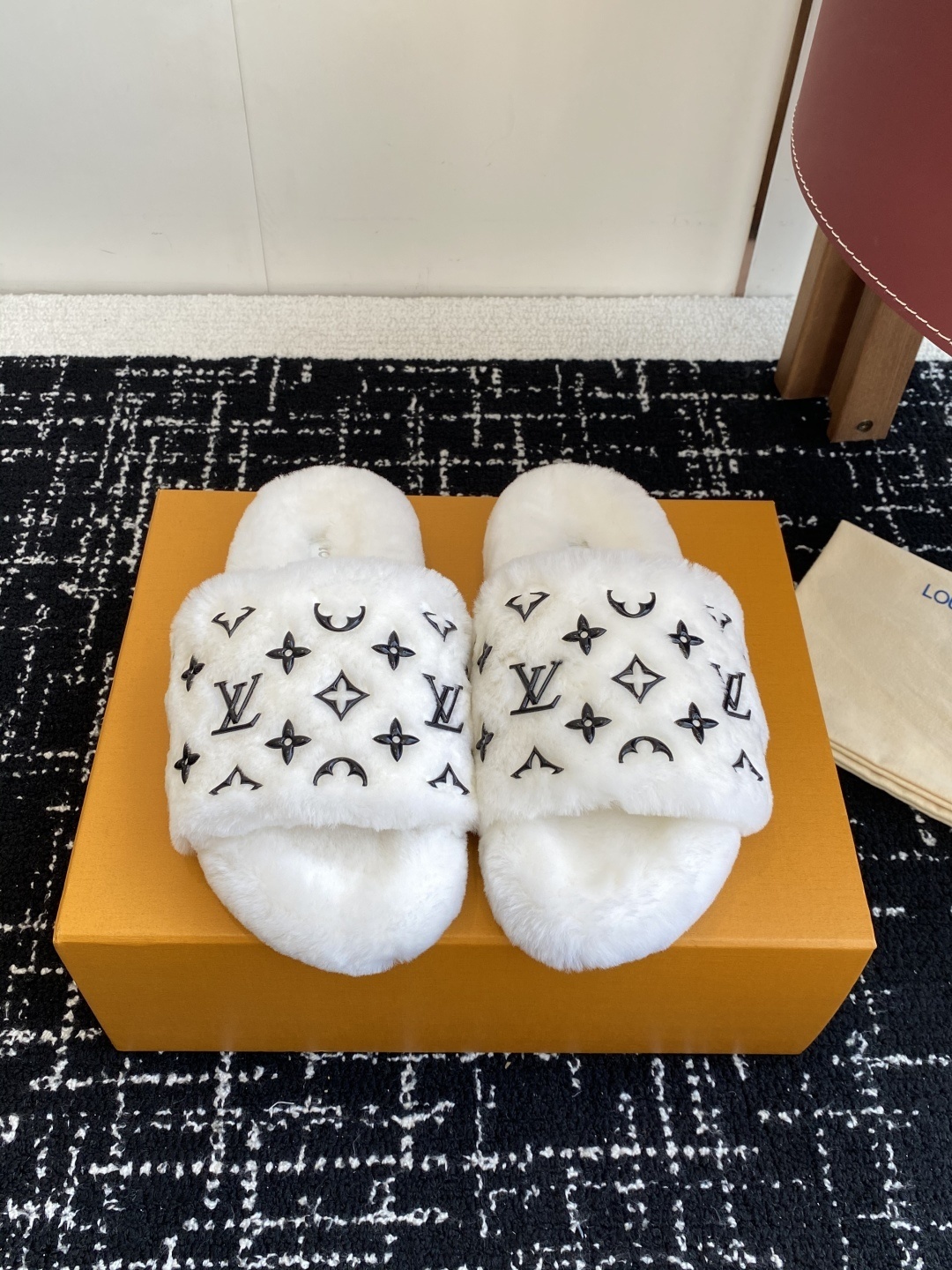 Louis Vuitton White Shearling Monogram Flat Mules – Luxury Slides