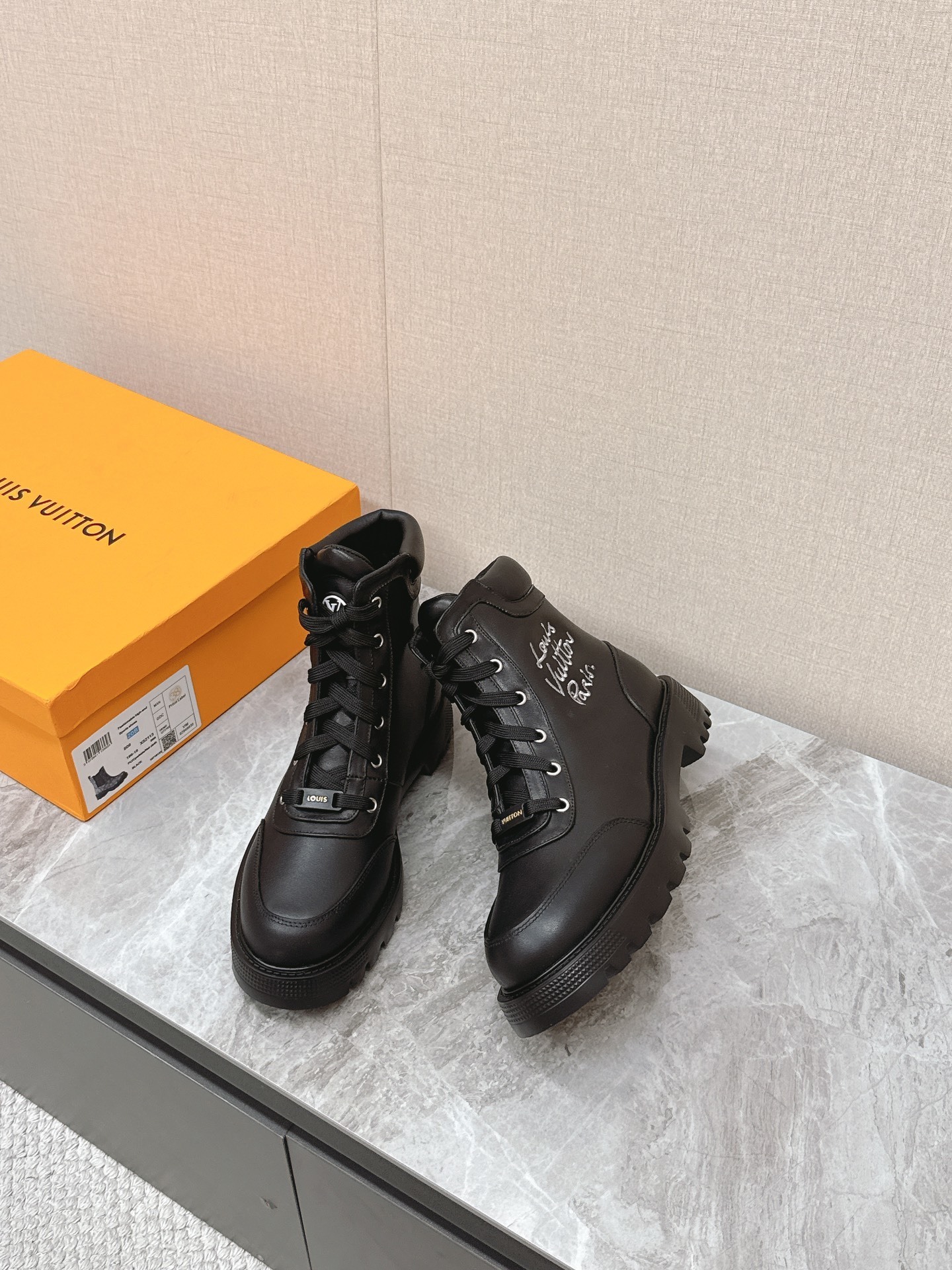 Louis Vuitton Men's Black Leather Script Logo Lace-Up Ankle Boots