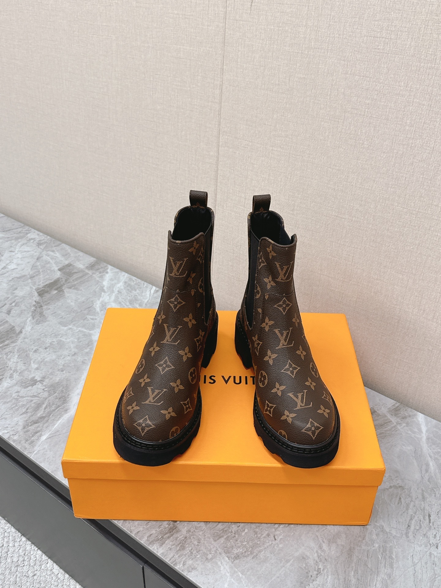 LV 00149 Louis Vuitton Monogram Chelsea Ankle Boots for Women