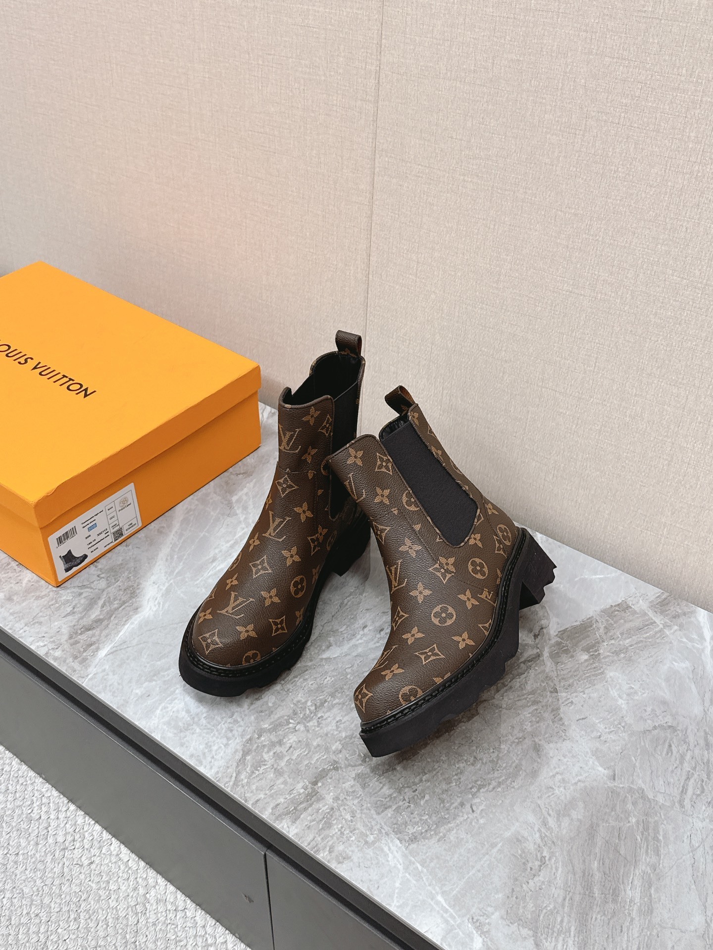 LV 00149 Louis Vuitton Monogram Chelsea Ankle Boots for Women