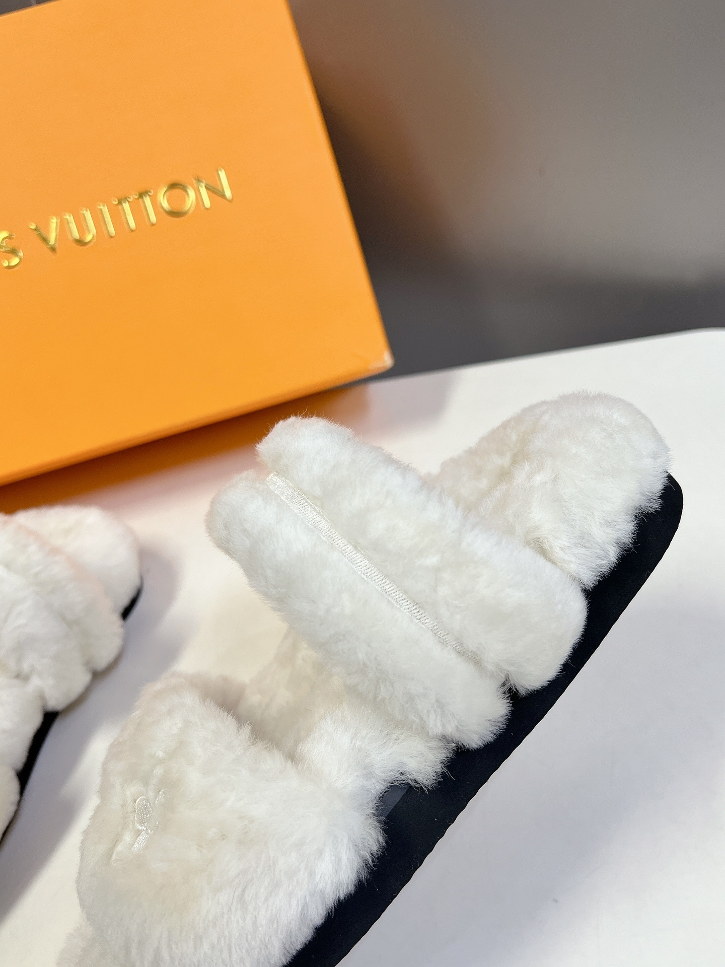 Louis Vuitton White Shearling Flat Sandals - Luxury Plush Slides