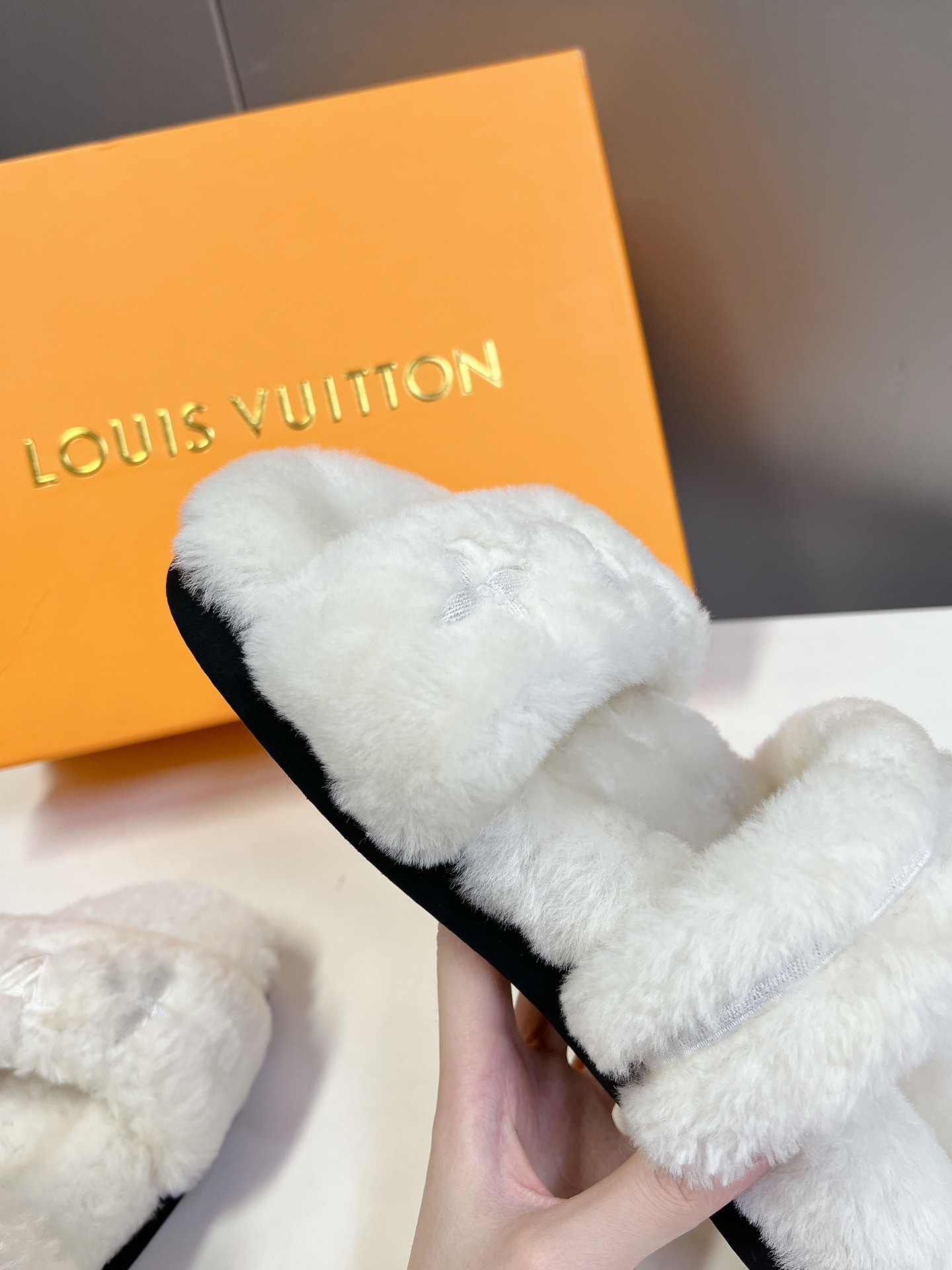 Louis Vuitton White Shearling Flat Sandals - Luxury Plush Slides