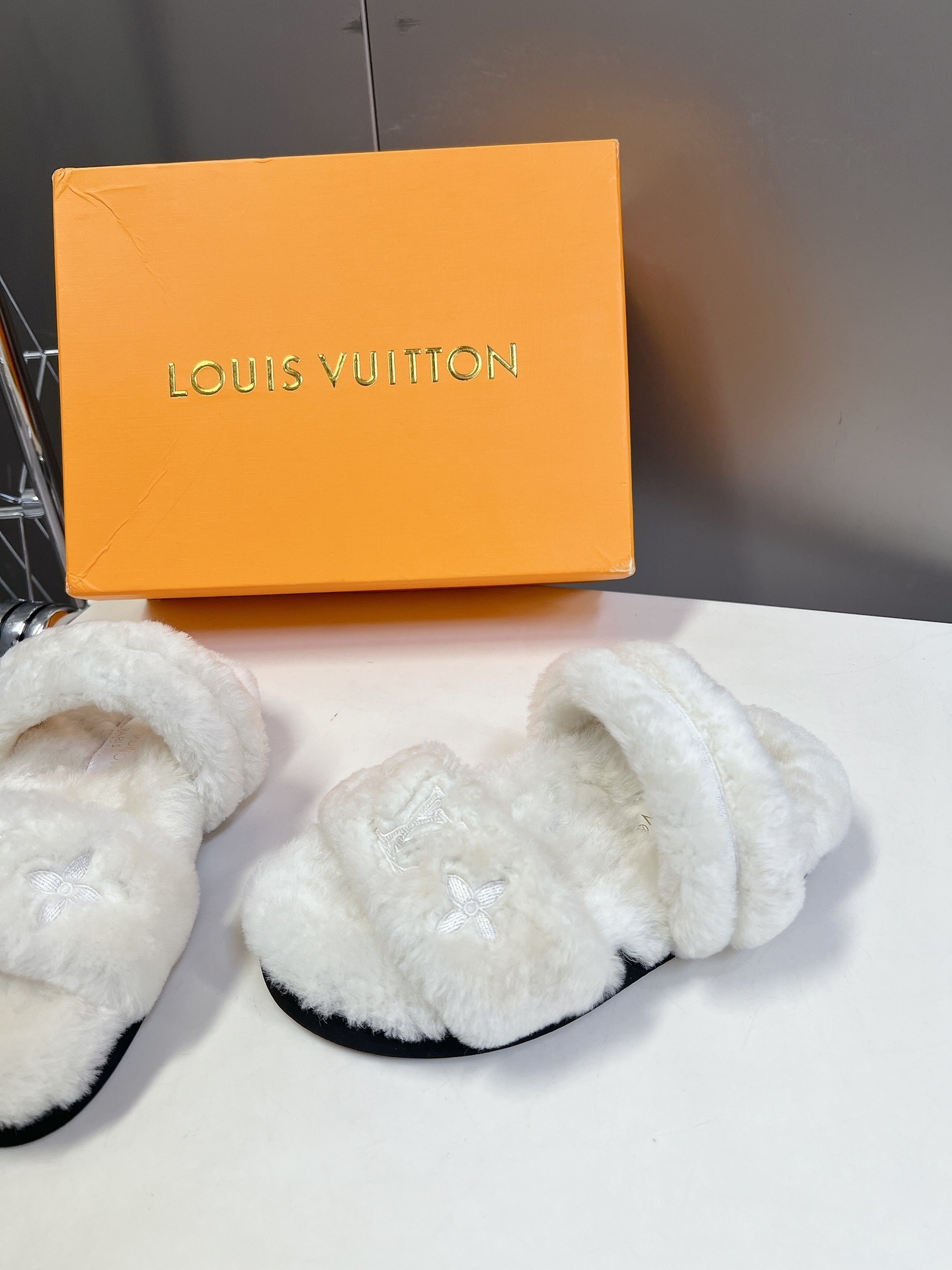Louis Vuitton White Shearling Flat Sandals - Luxury Plush Slides