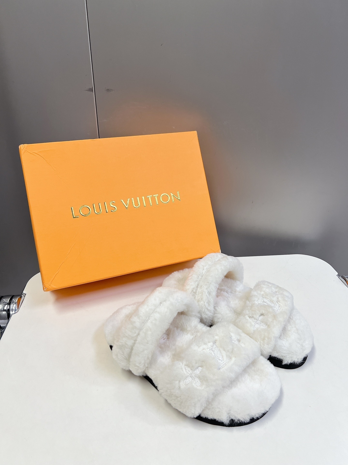Louis Vuitton White Shearling Flat Sandals - Luxury Plush Slides