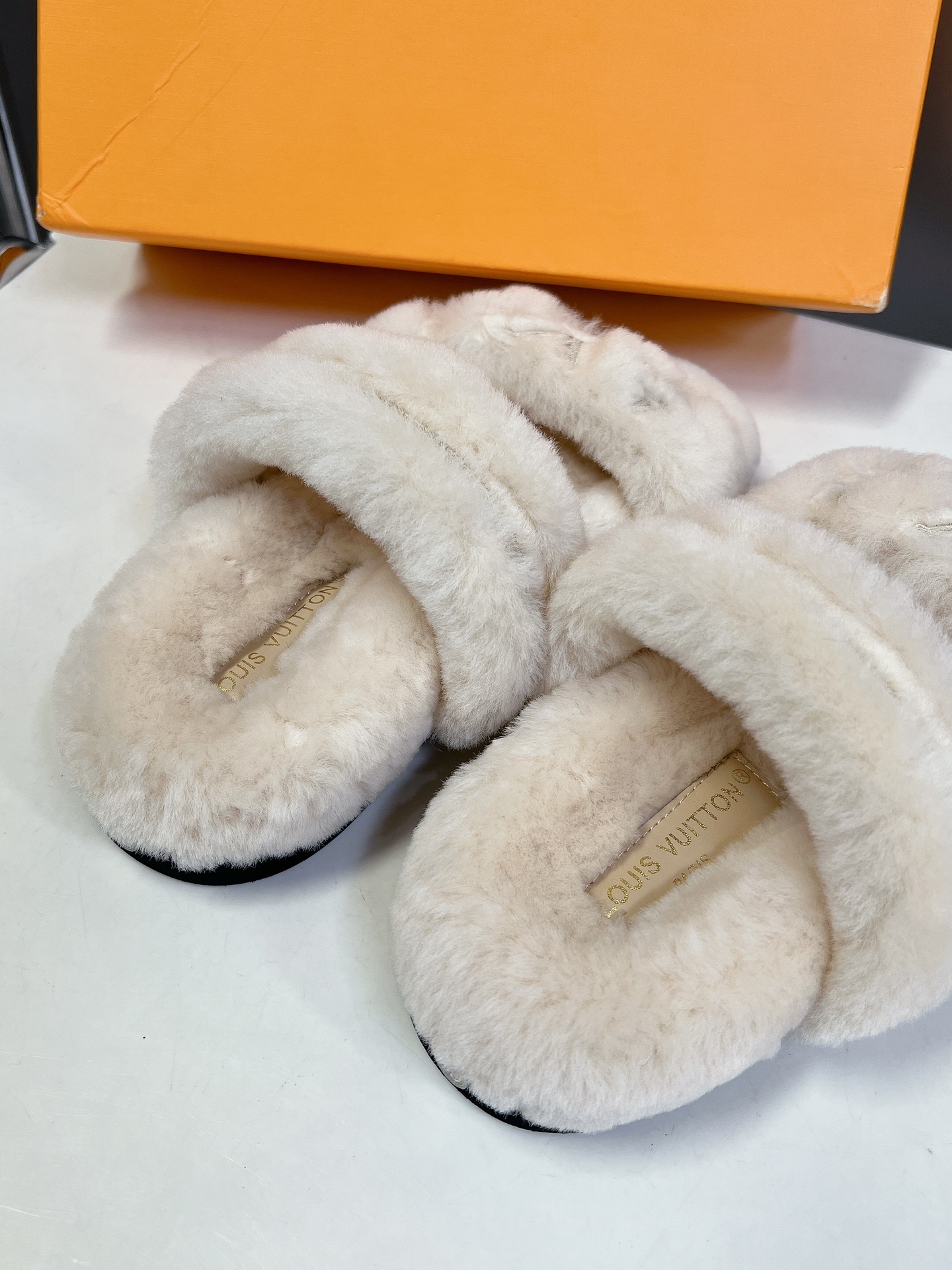 Louis Vuitton Paseo Flat Comfort Sandal Shearling White Monogram