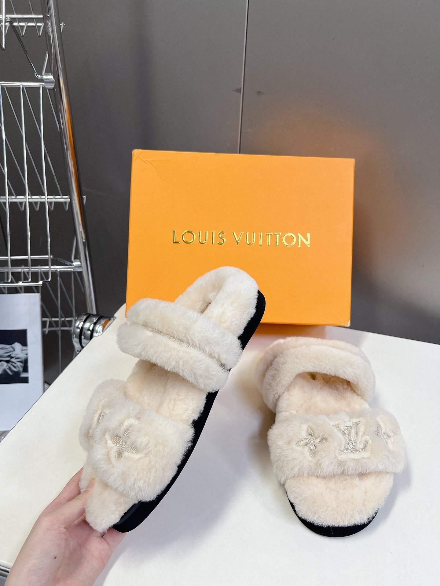 Louis Vuitton Paseo Flat Comfort Sandal Shearling White Monogram