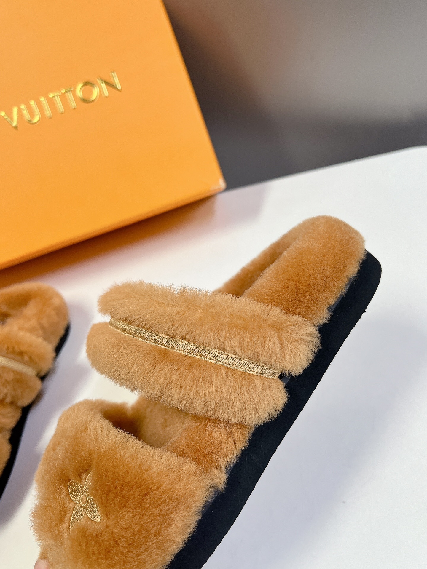 Louis Vuitton Paseo Comfort Flat Sandals - Tan Shearling LV Slides