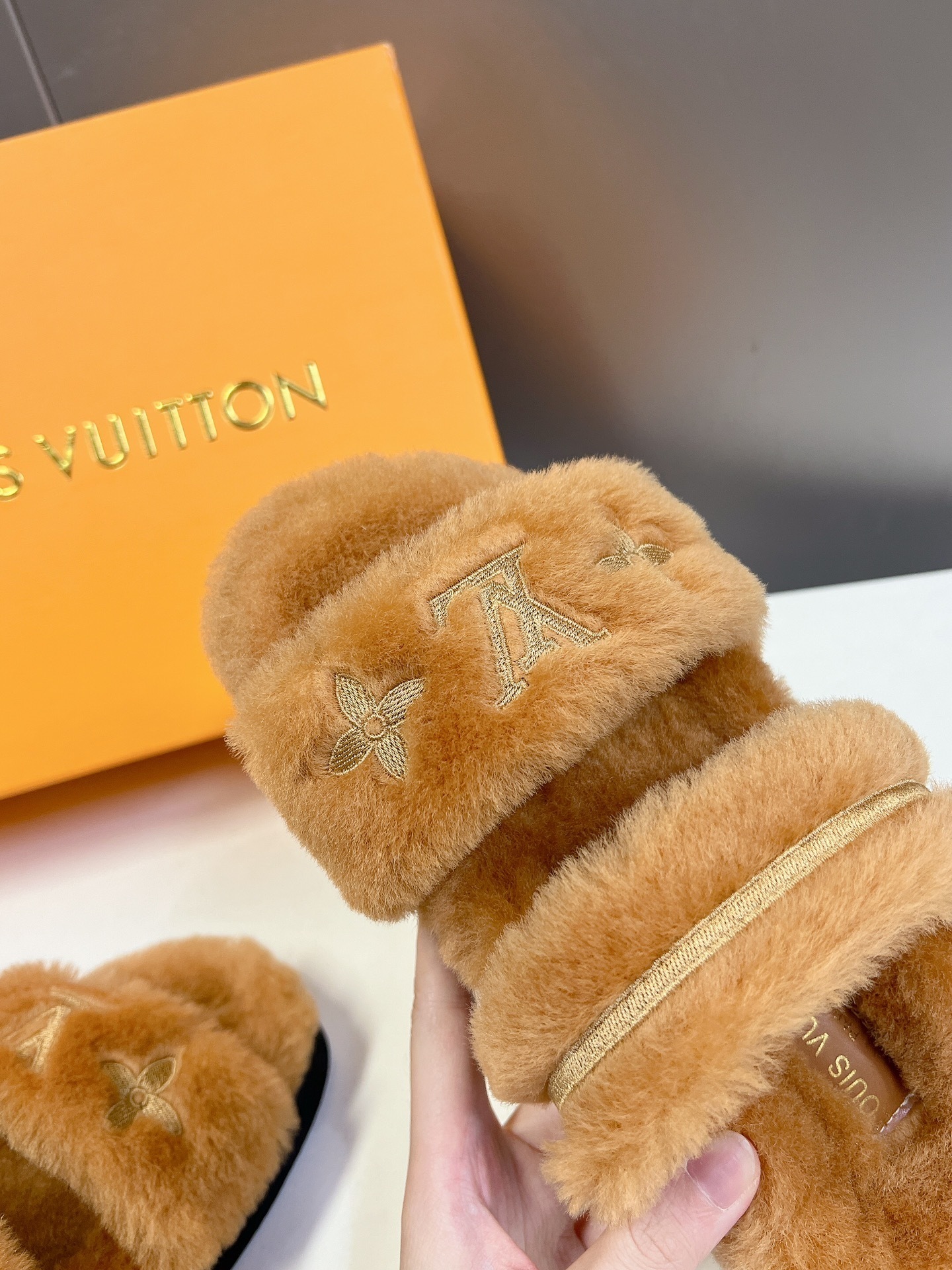 Louis Vuitton Paseo Comfort Flat Sandals - Tan Shearling LV Slides
