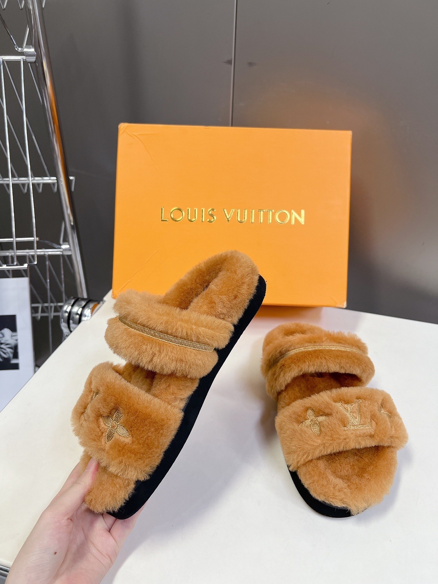 Louis Vuitton Paseo Comfort Flat Sandals - Tan Shearling LV Slides