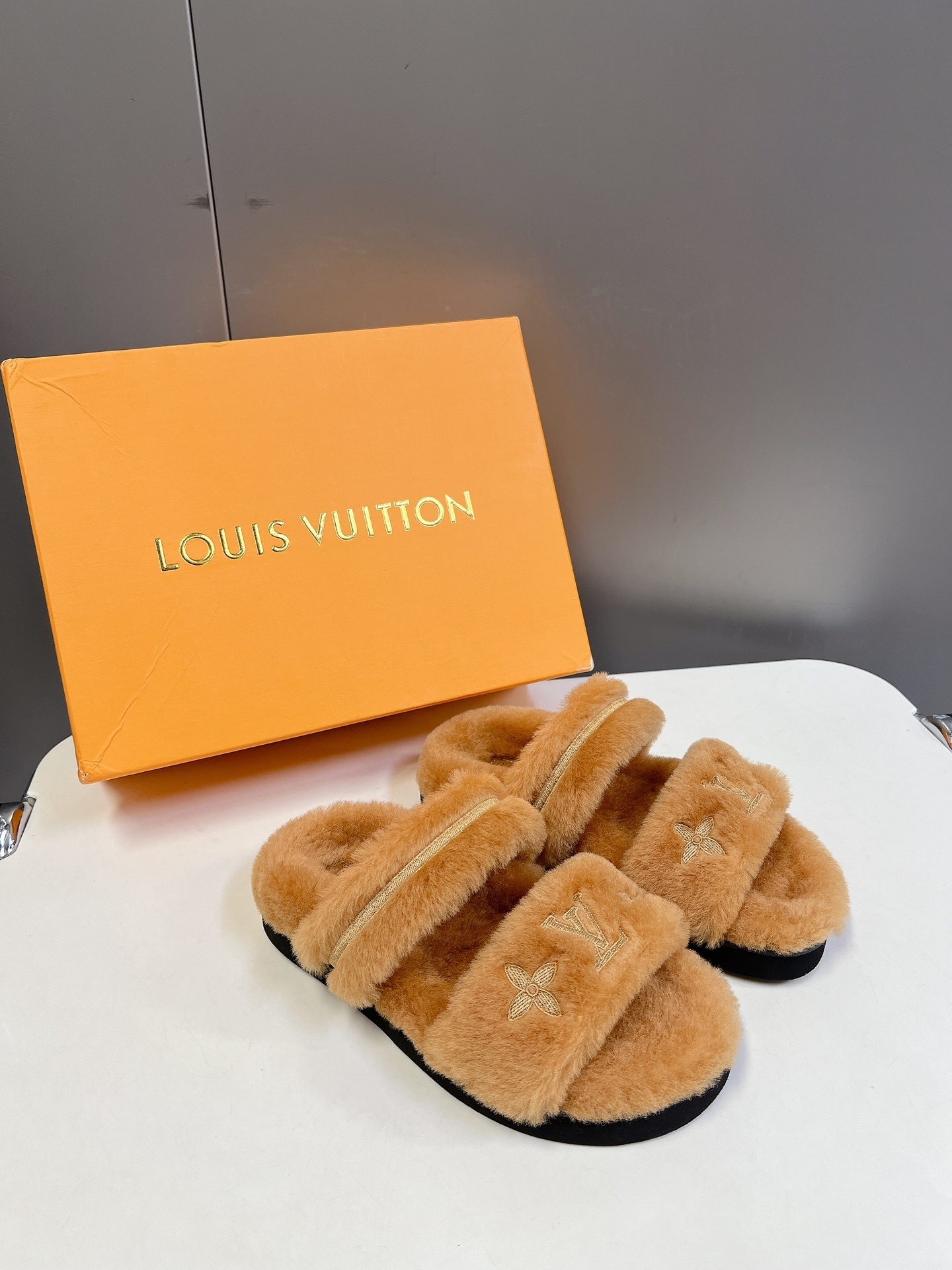 Louis Vuitton Paseo Comfort Flat Sandals - Tan Shearling LV Slides