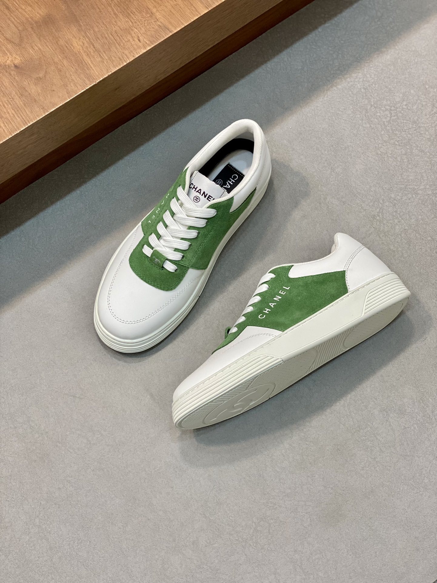Chanel Luxury White Leather and Green Suede Low-Top Sneakers