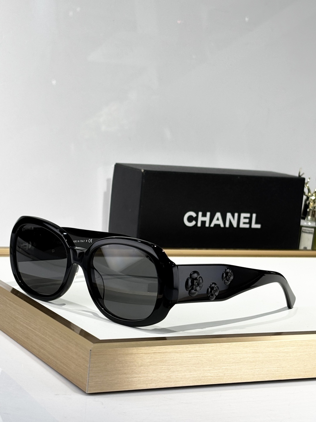 Elegant Camellia Flower Oval Sunglasses - High-End Designer Eyewear