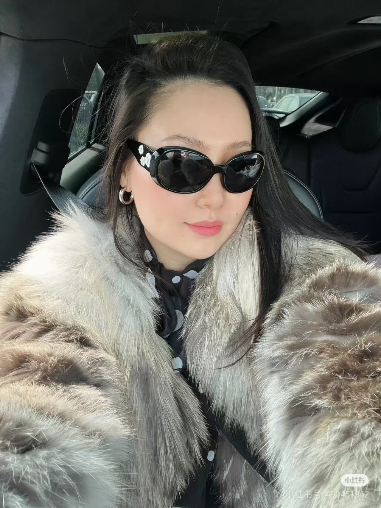 Luxury Vintage Camellia Flower Black Oval Sunglasses for Women