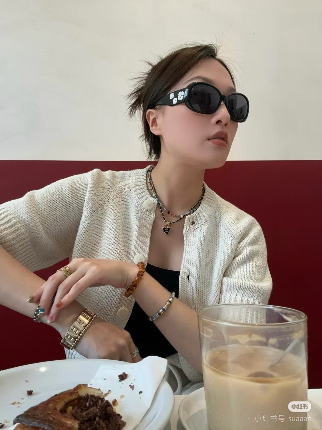 Luxury Vintage Camellia Flower Black Oval Sunglasses for Women