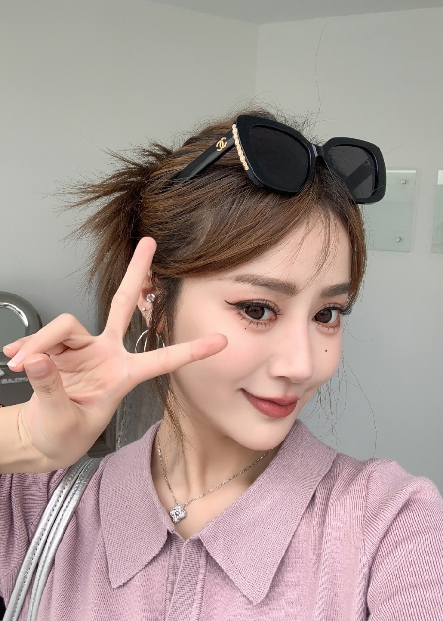 Luxury Oversized Square Sunglasses for Women - Chic Black & Gold