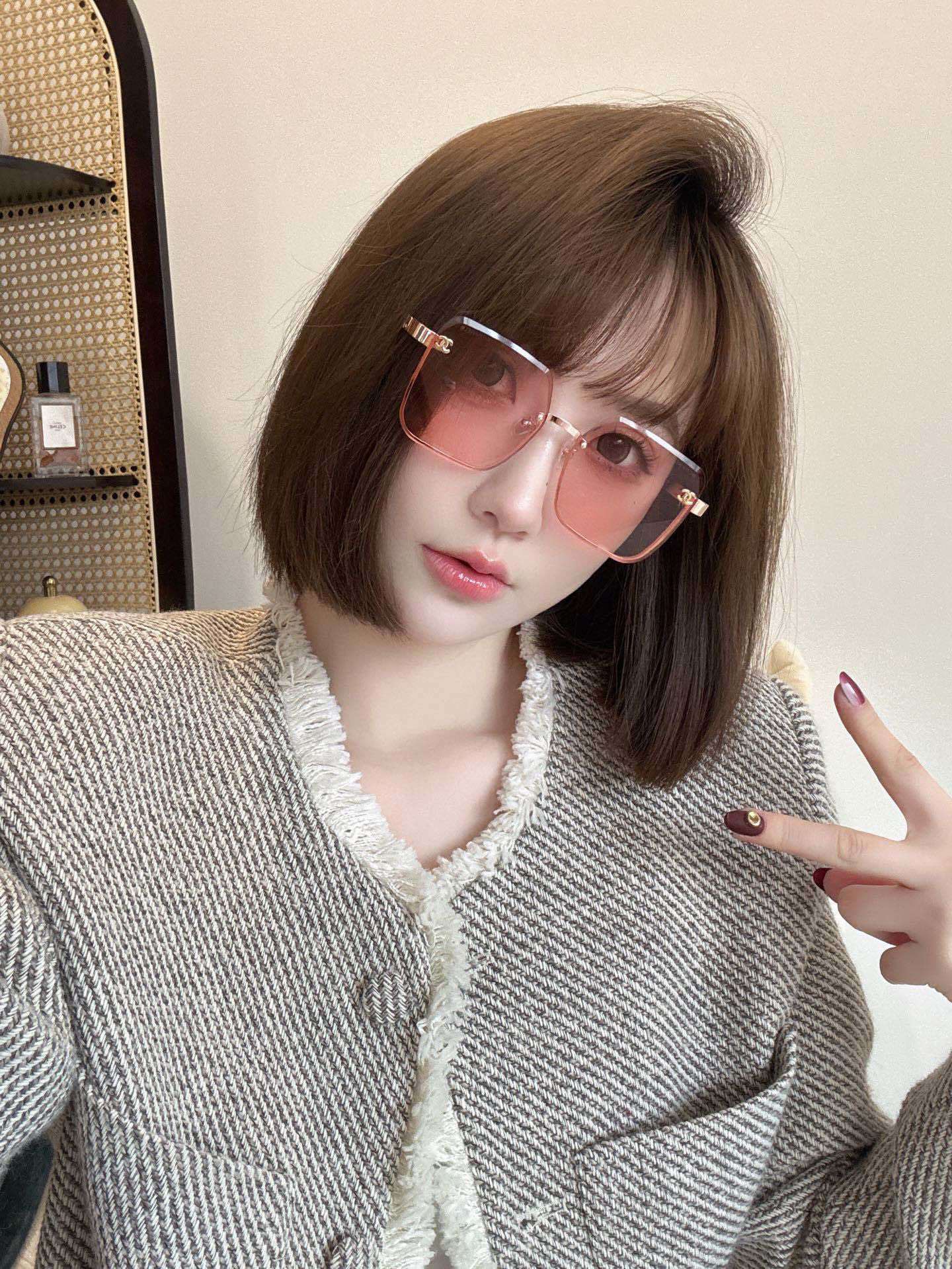 Elegant Oversized Square Sunglasses - Gradient Lens Luxury Eyewear