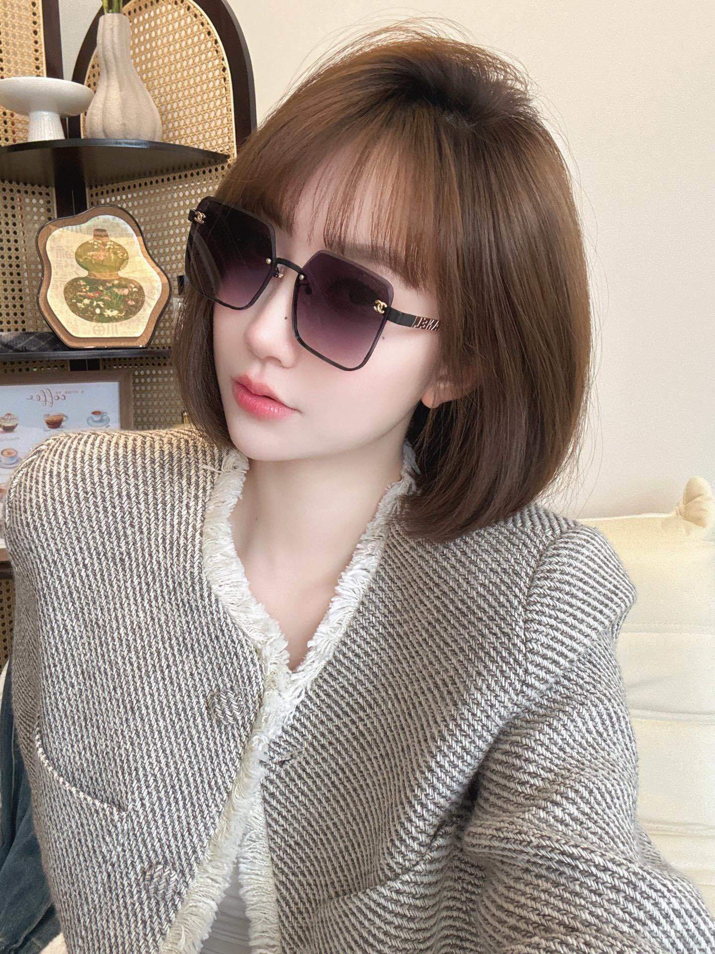 Elegant Oversized Square Sunglasses - Gradient Lens Luxury Eyewear
