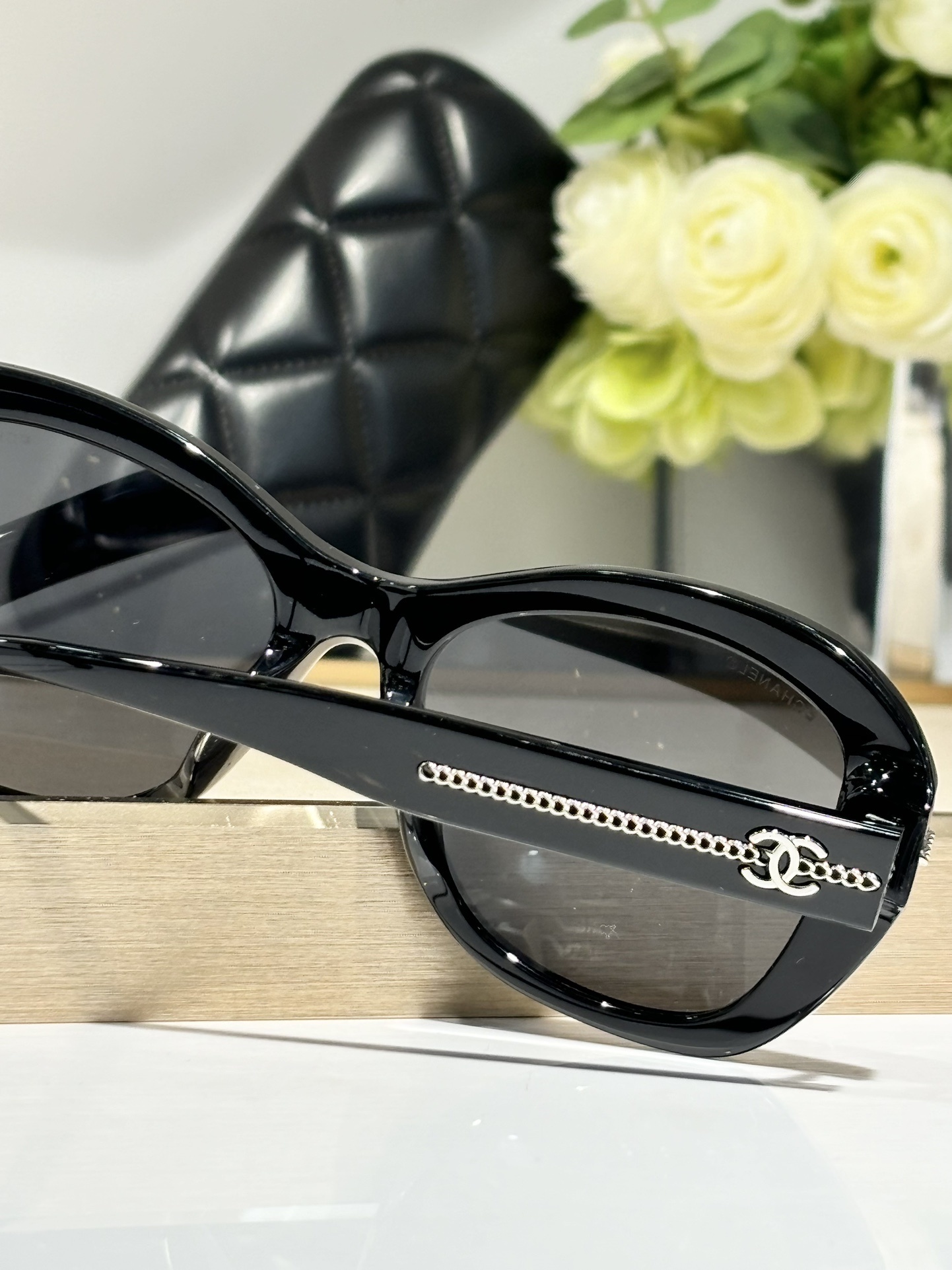 Luxury Oversized Black Sunglasses for Women - Chic Celebrity Style