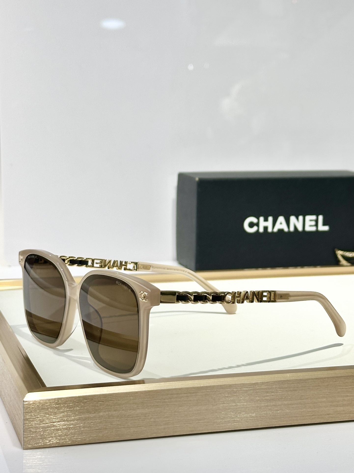 Chanel Luxury Oversized Sunglasses with Gold Chain Logo Temples