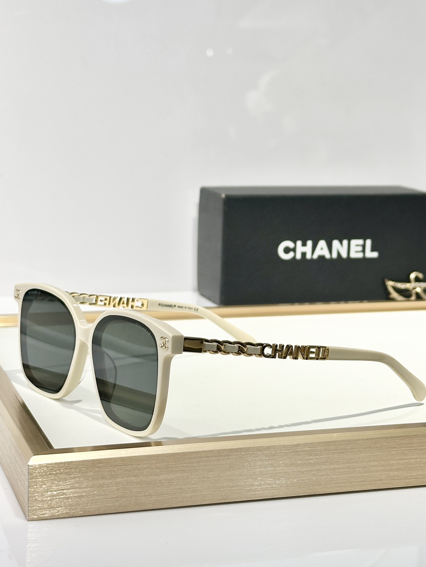 Chanel Luxury Oversized Sunglasses with Gold Chain Logo Temples