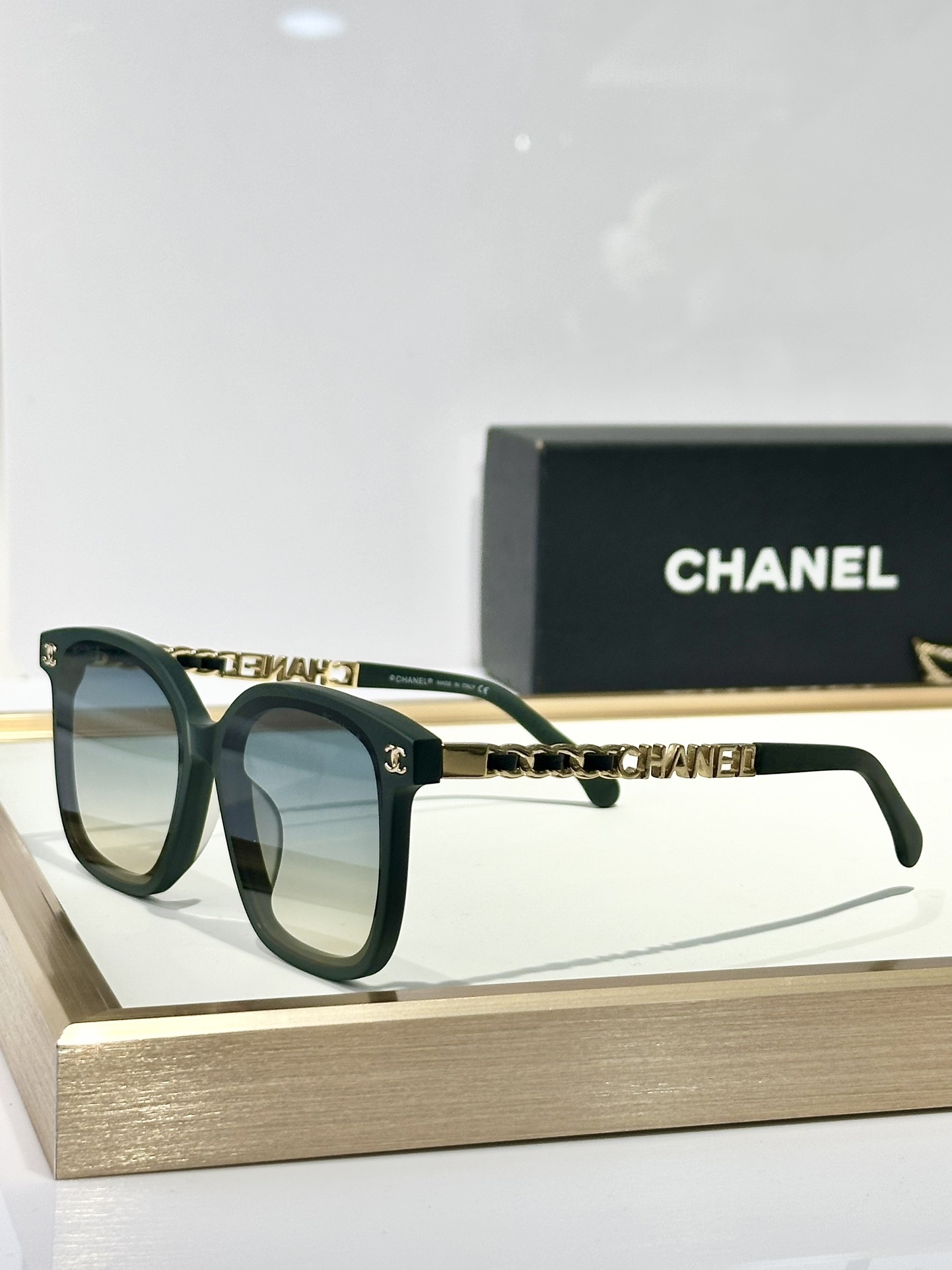 Chanel Luxury Oversized Sunglasses with Gold Chain Logo Temples