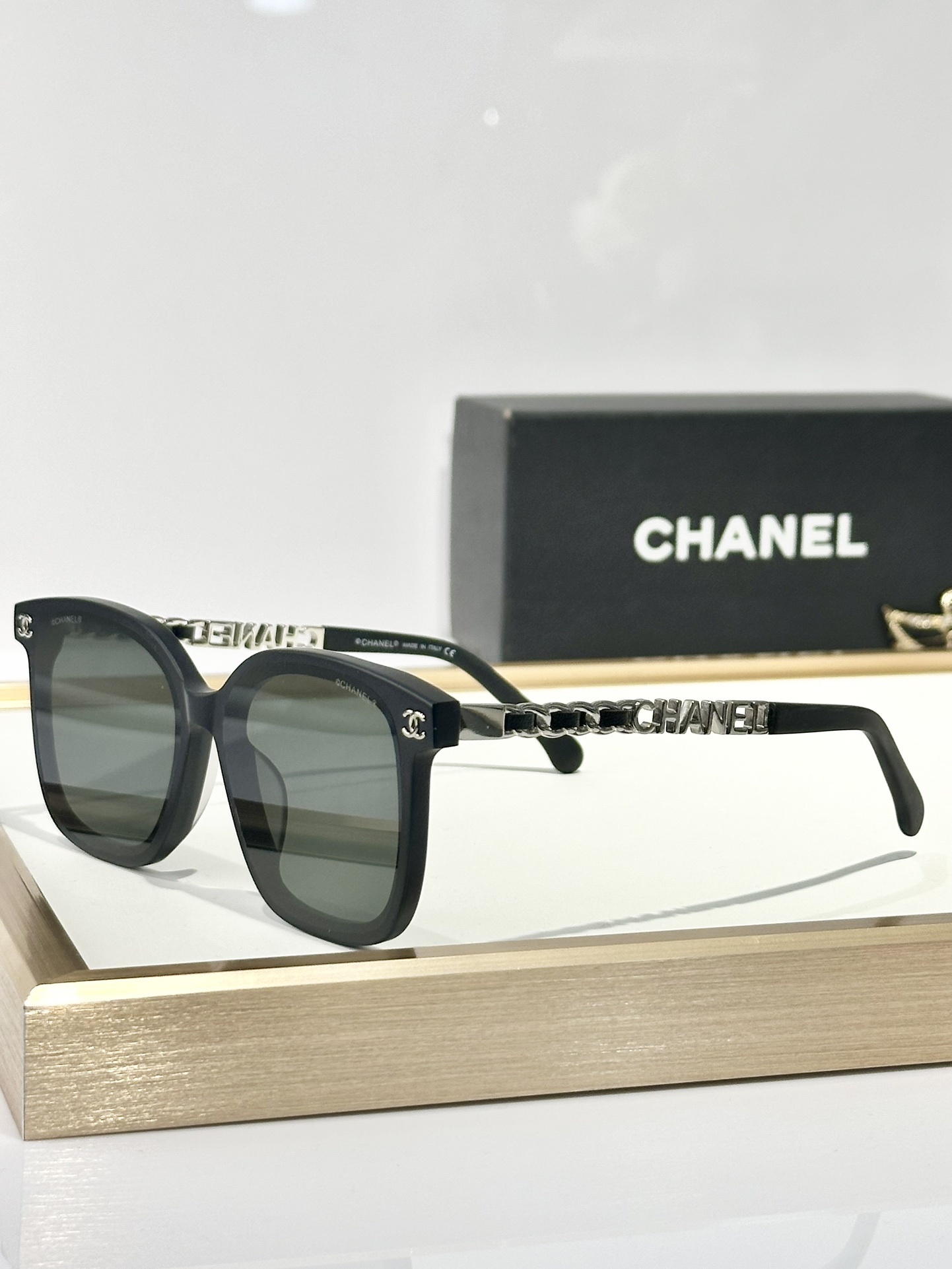 Chanel Luxury Oversized Sunglasses with Gold Chain Logo Temples