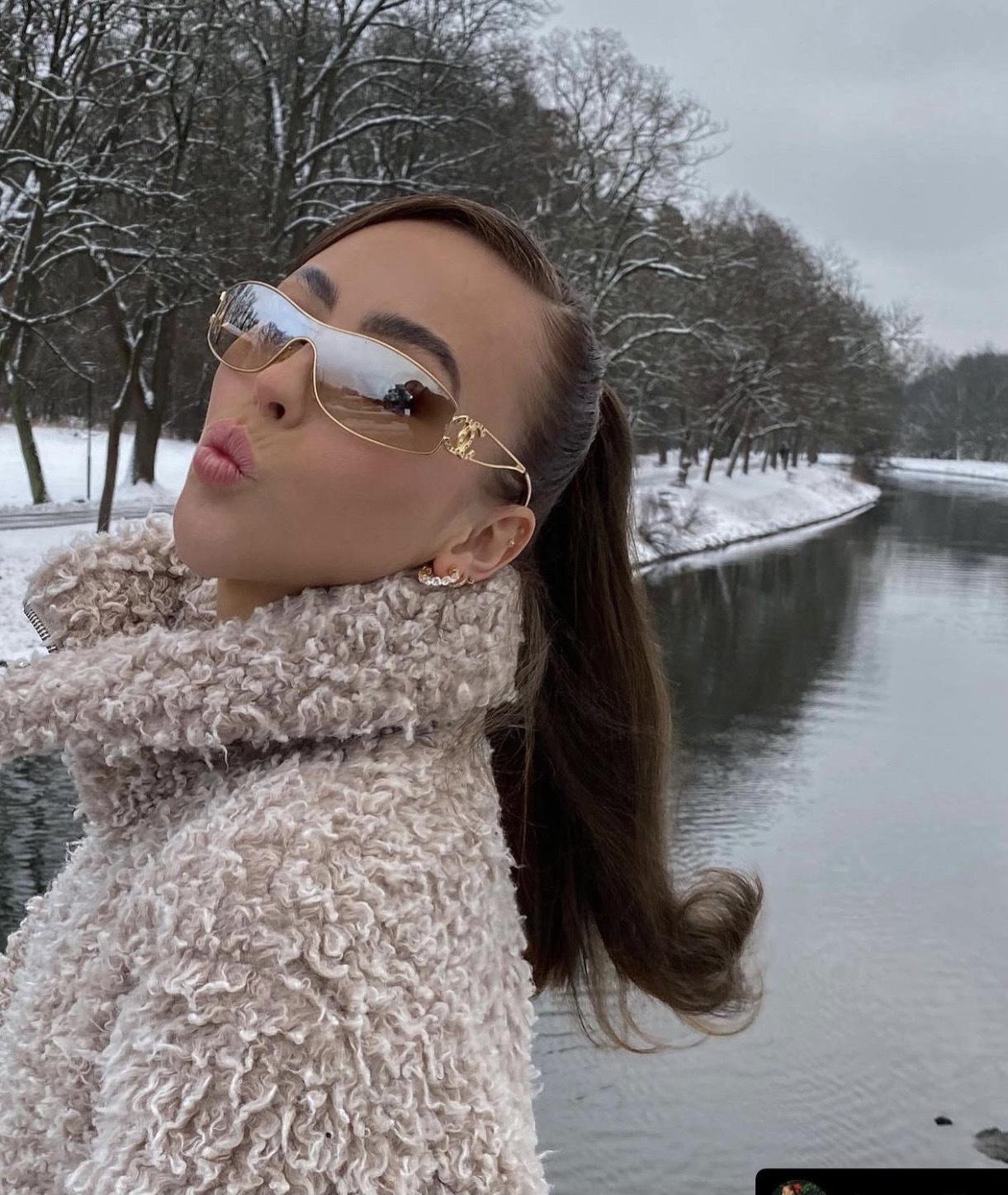 Y2K Vintage Shield Sunglasses with Rhinestone Logo - Gradient Brown