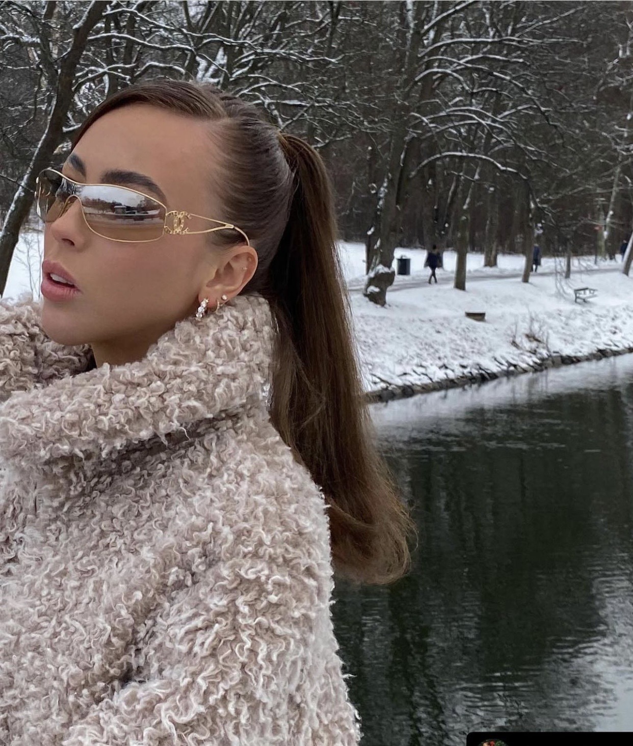 Y2K Vintage Shield Sunglasses with Rhinestone Logo - Gradient Brown