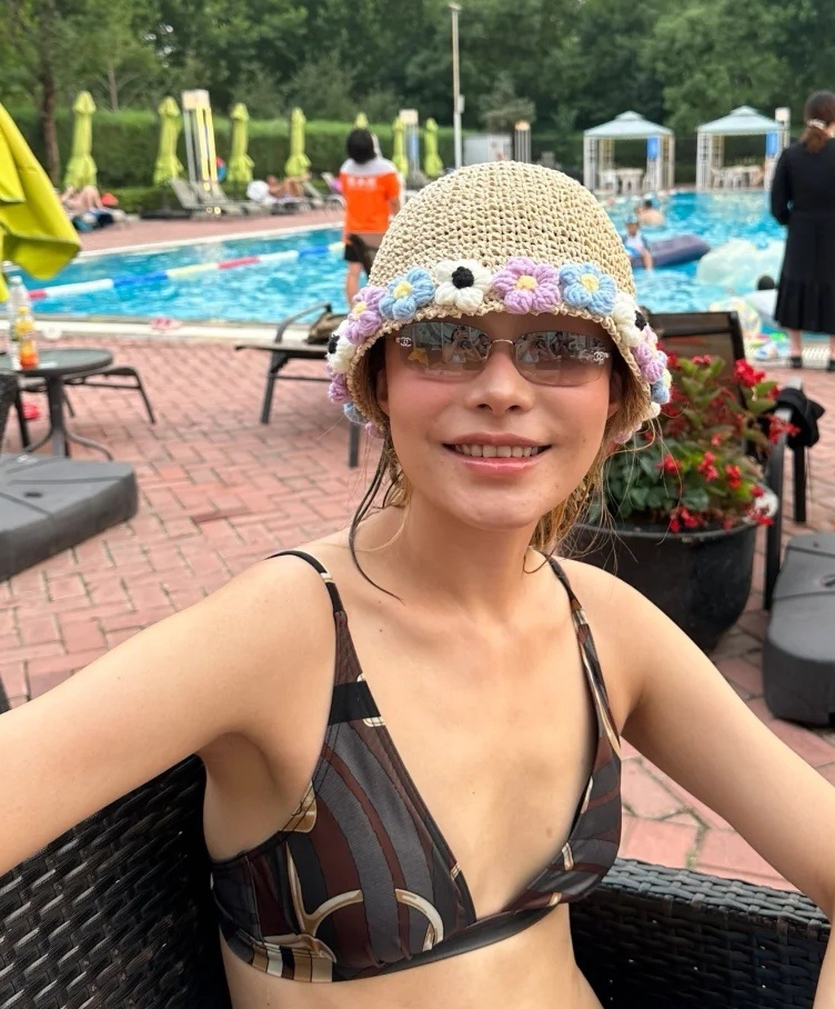 Luxury Chanel Rimless Sunglasses with Rhinestone CC Logo