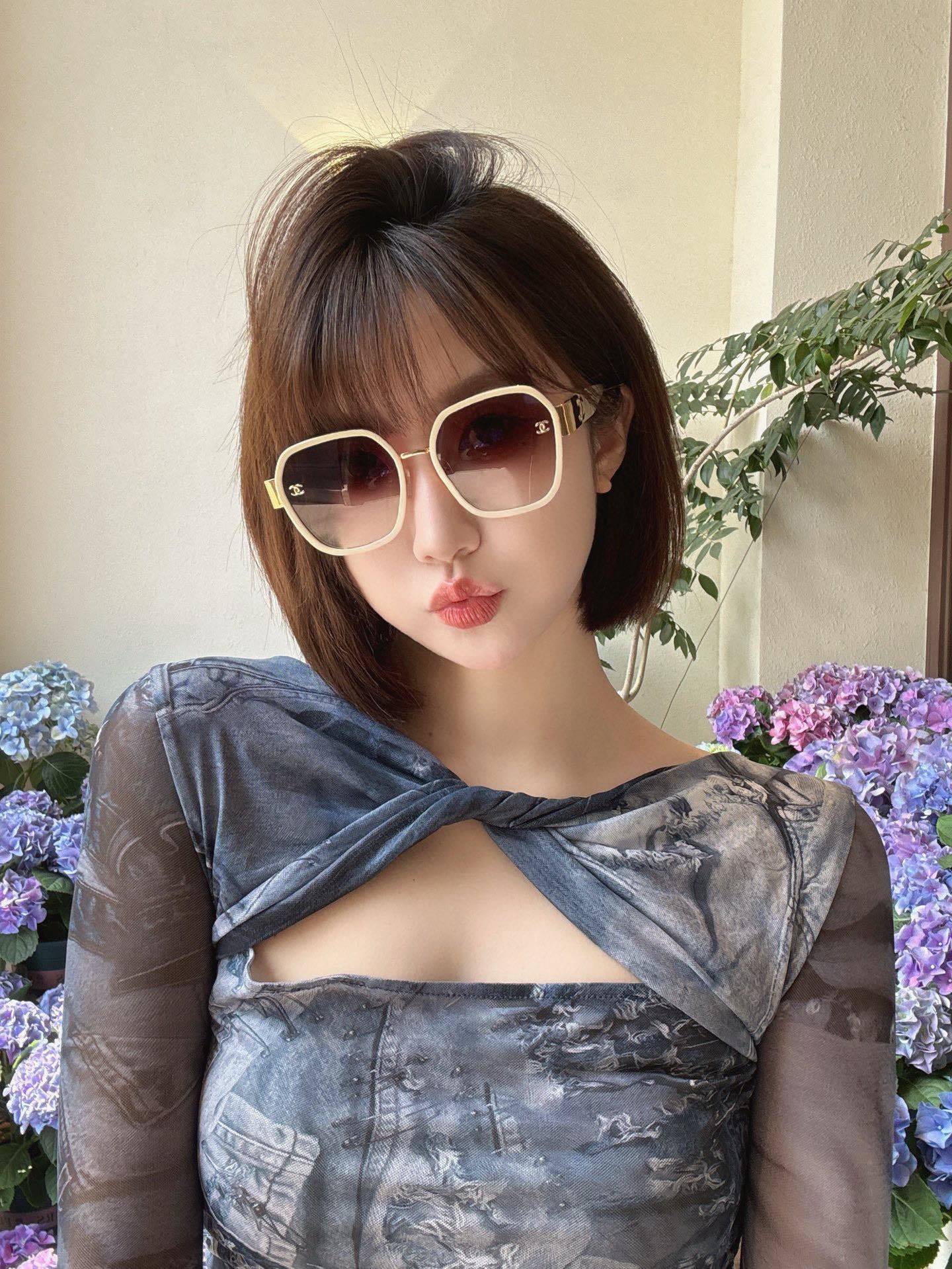 Luxury Women's Oversized Square Sunglasses - Chic Designer Style