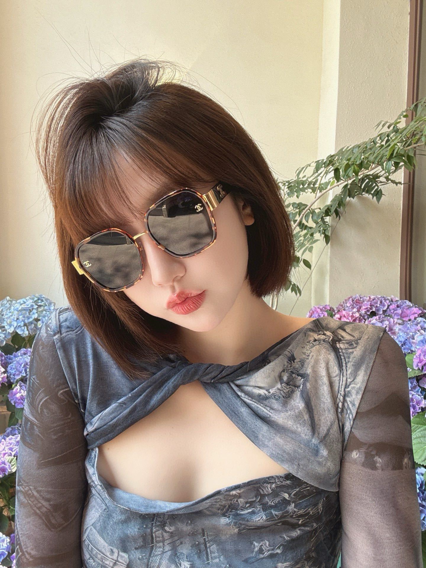 Luxury Women's Oversized Square Sunglasses - Chic Designer Style