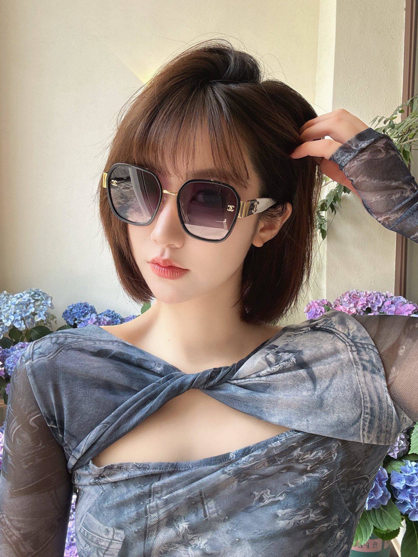 Luxury Women's Oversized Square Sunglasses - Chic Designer Style