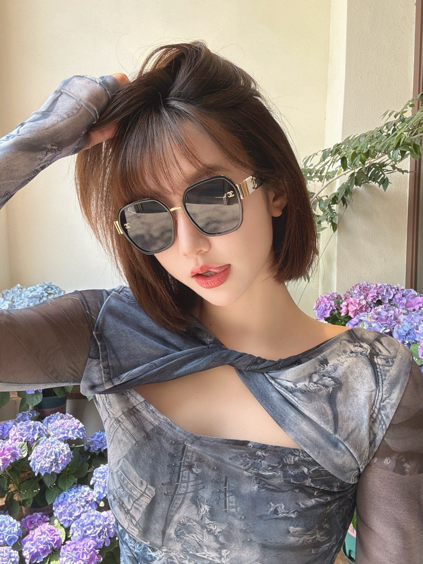 Luxury Women’s Oversized Square Sunglasses – Chic Designer Style