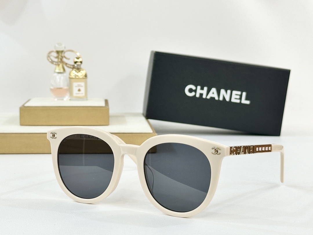 Chanel Luxury Women's Oversized Sunglasses with CC Logo Temples