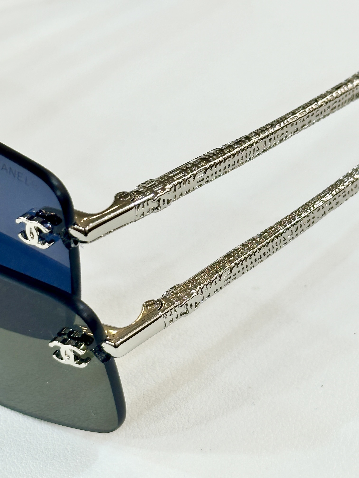 Chanel Luxury Rimless Rectangular Sunglasses with CC Logo - Y2K Style