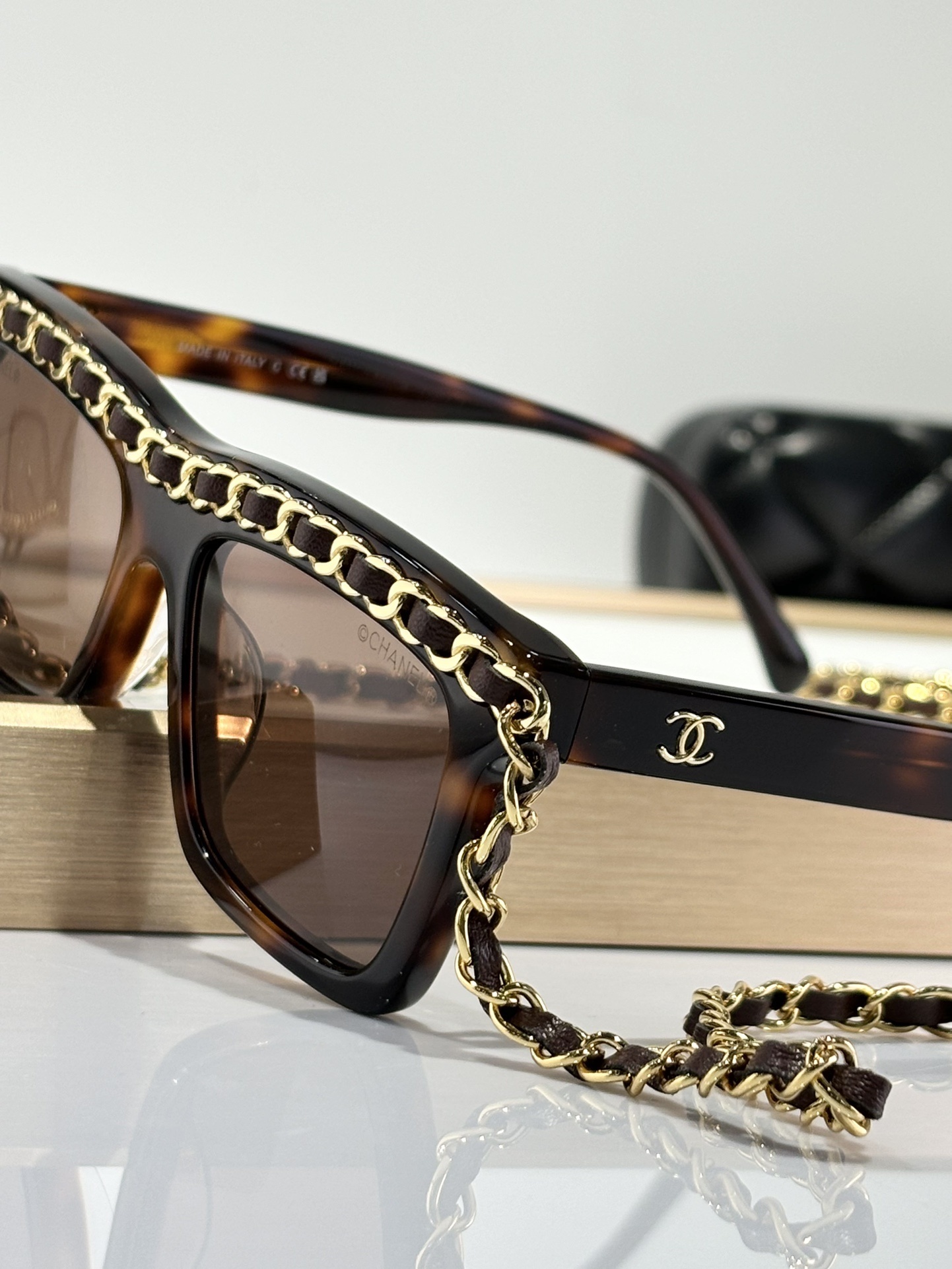 Luxury Square Eyeglasses with Signature Chain - Blue Light Protect