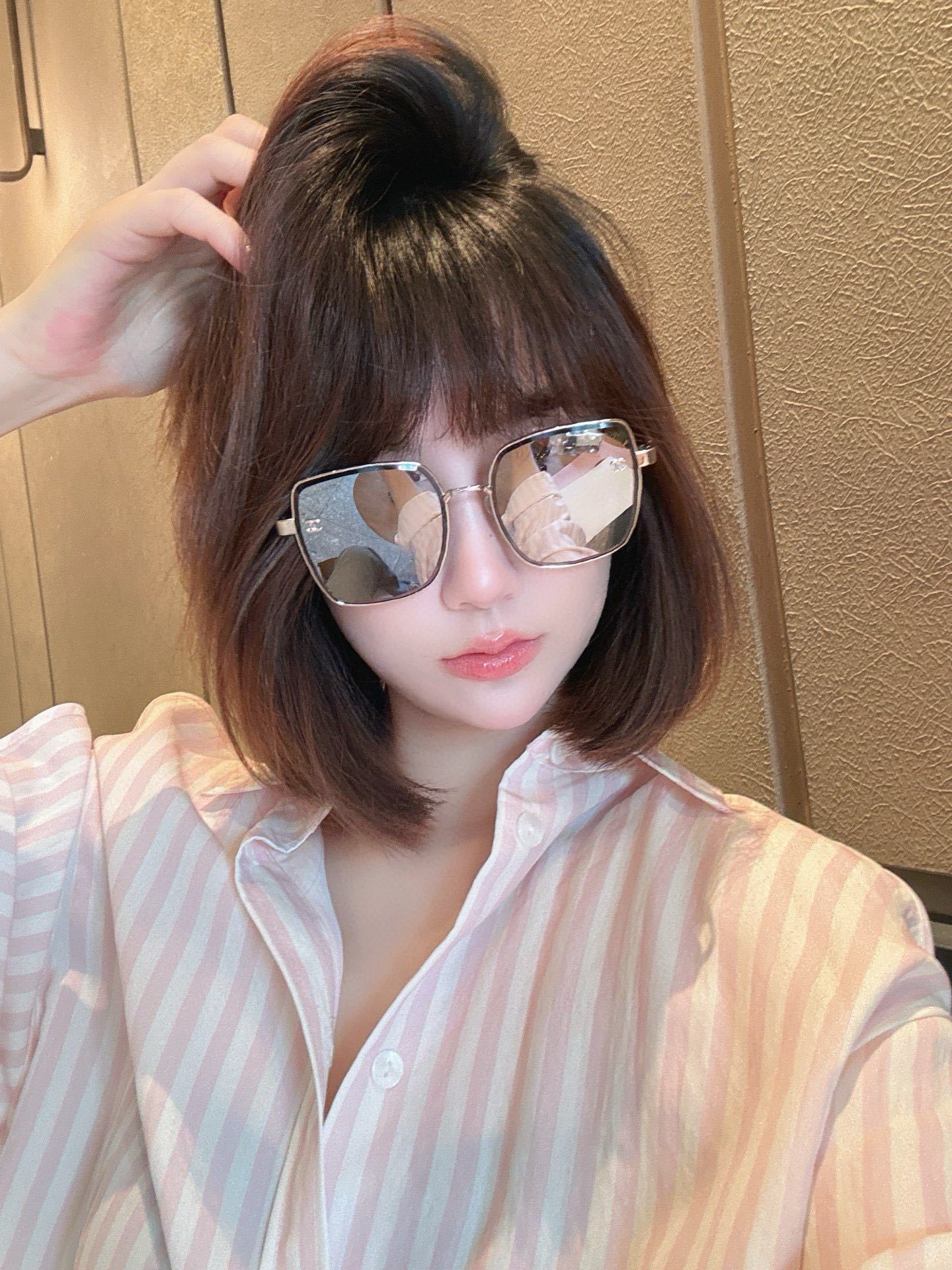 Designer Oversized Square Sunglasses – Gold Metal Frame