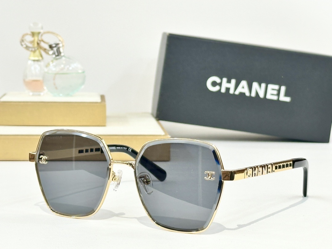 Chanel Oversized Square Sunglasses – Elegant Gold Metal Frame