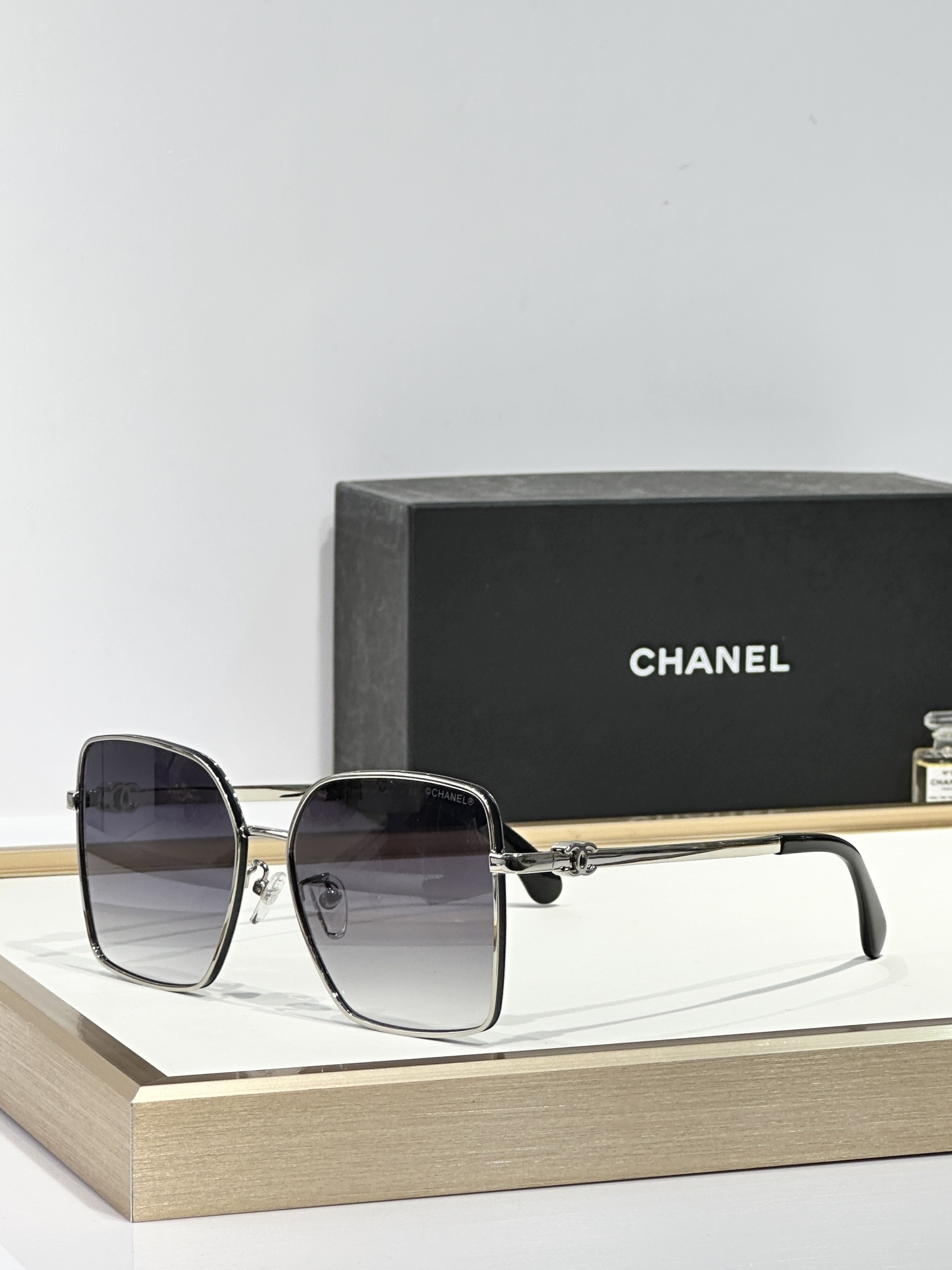 Chanel Luxury Square Sunglasses - Elegant Metal Frame for Women