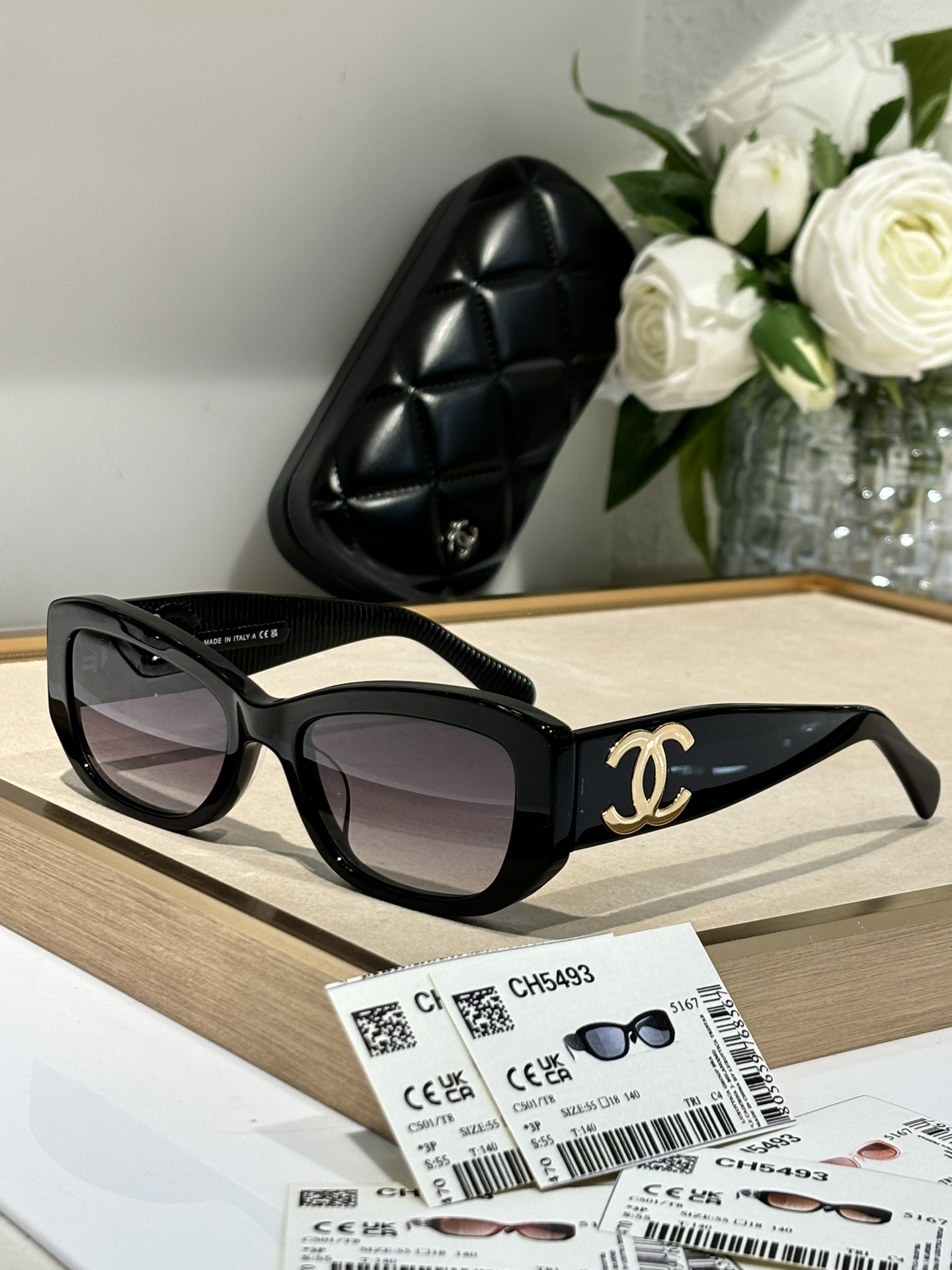 Luxury CH5493 Women’s Cat-Eye Sunglasses with Signature Logo