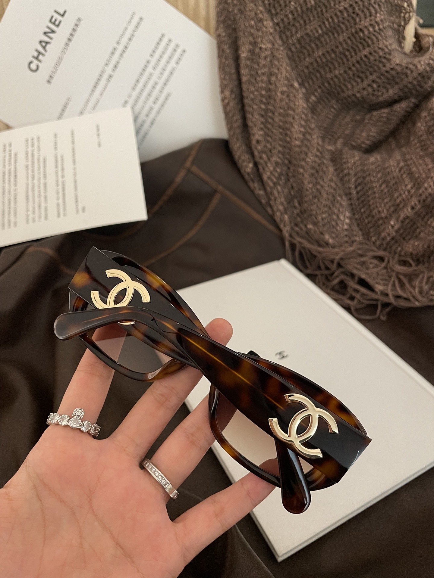 Luxury Tortoise Shell Sunglasses - Vintage Chic Women's Eyewear