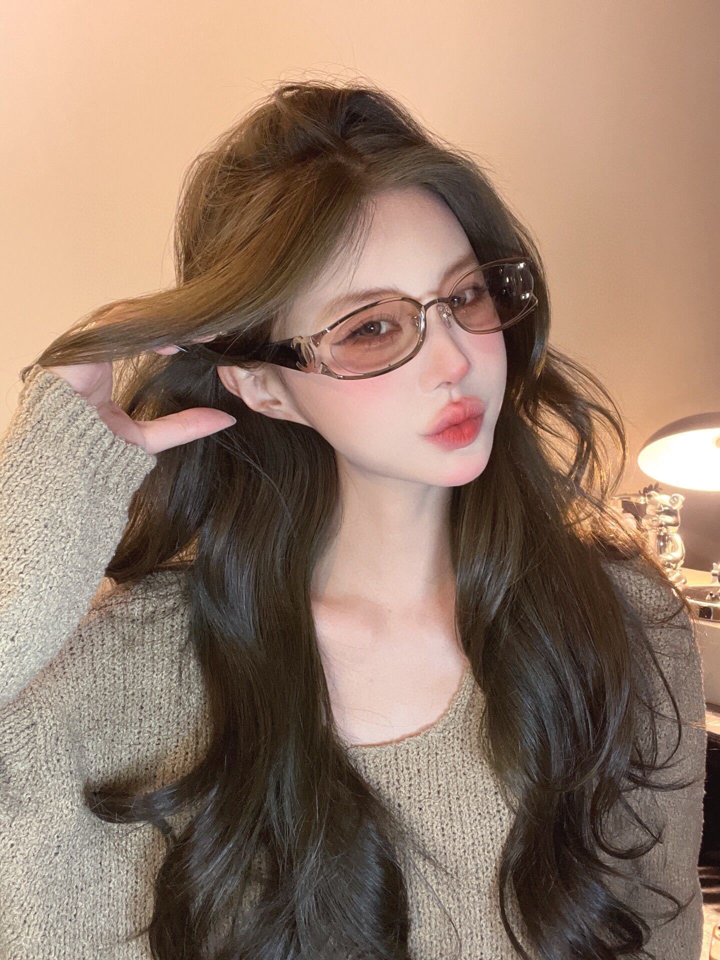 Vintage Oval Sunglasses for Women - Retro Y2K Chic Tinted Eyewear