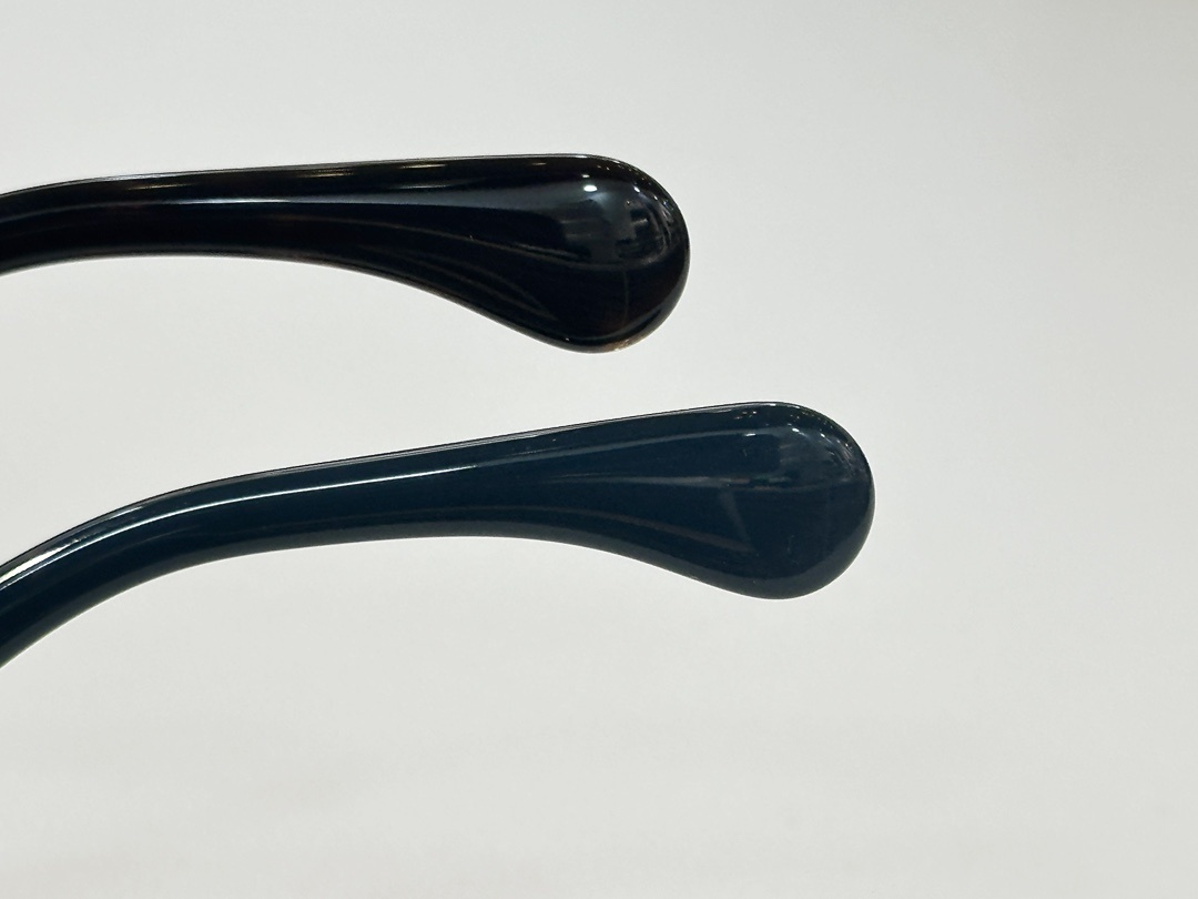 Chanel Luxury Oversized Polarized Sunglasses with Gold Chain Detail