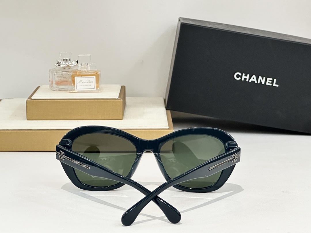 Chanel Luxury Oversized Polarized Sunglasses with Gold Chain Detail