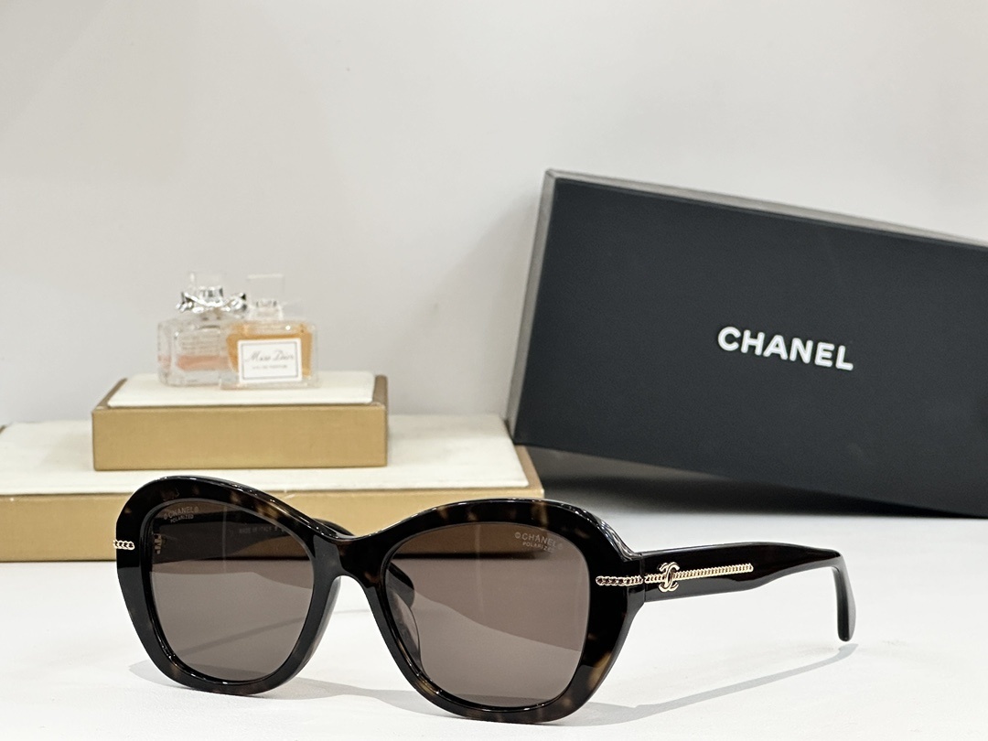 Chanel Luxury Oversized Polarized Sunglasses with Gold Chain Detail