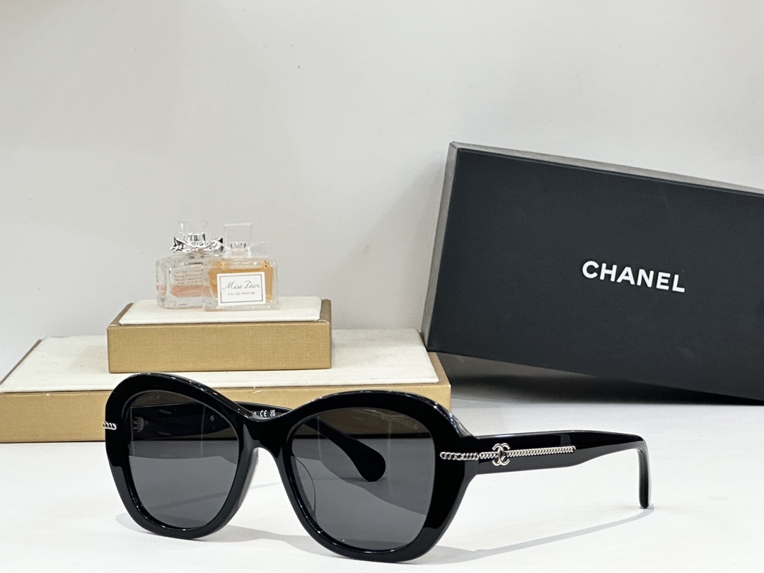 Chanel Luxury Oversized Polarized Sunglasses with Gold Chain Detail