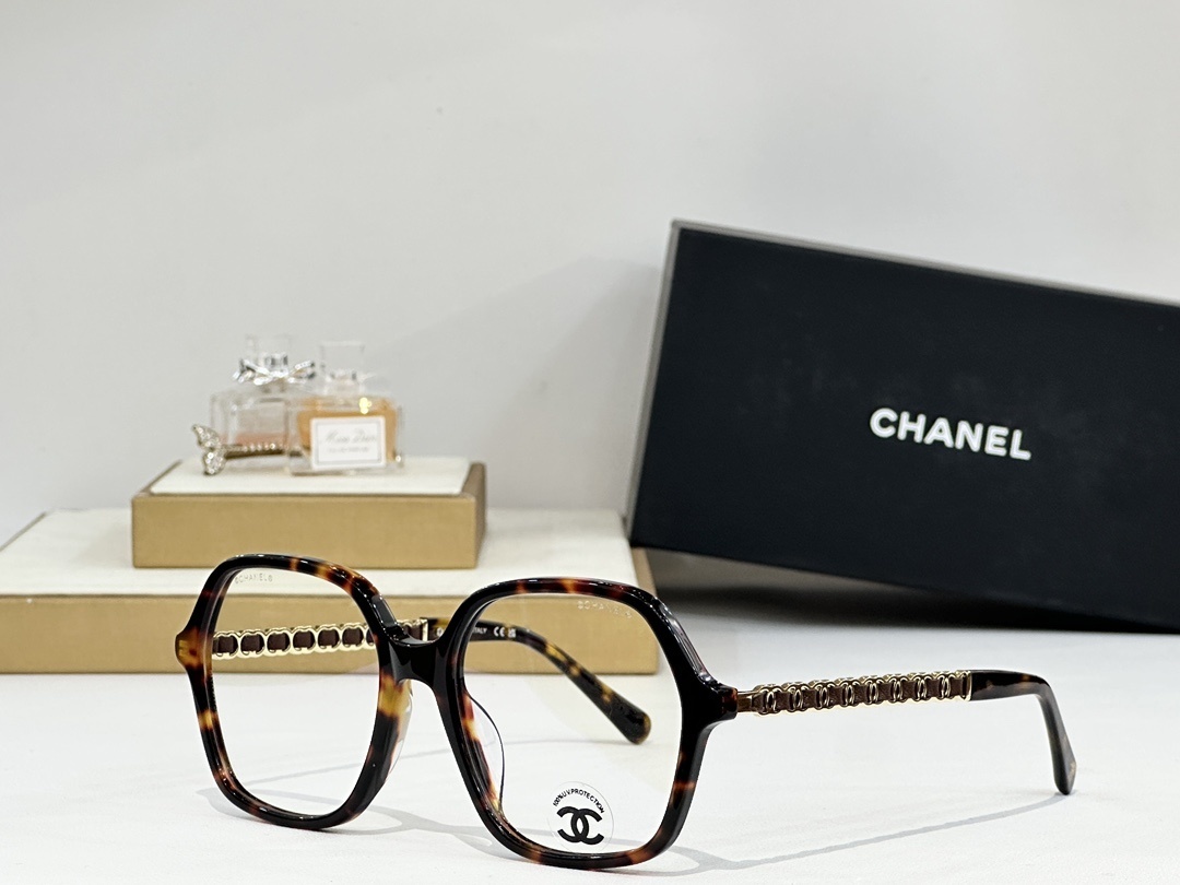 Chanel Luxury Square Eyeglasses – Elegant Chain Temple Design