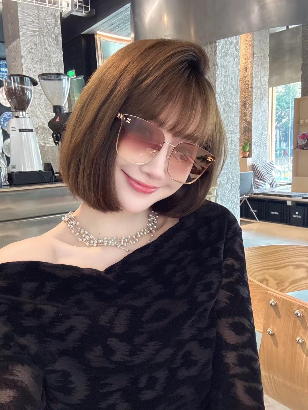 Luxury Women’s Oversized Square Gradient Sunglasses – UV400 Protection