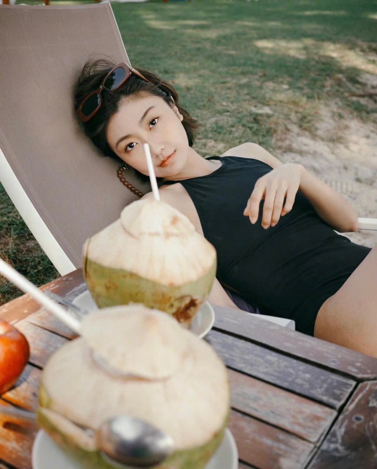 Premium White Oversized Zip-Up Hoodie - Casual Streetwear Style